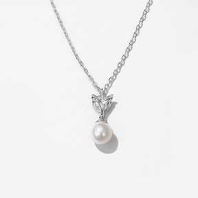 Silvery Arctic Fox Pearl Necklace